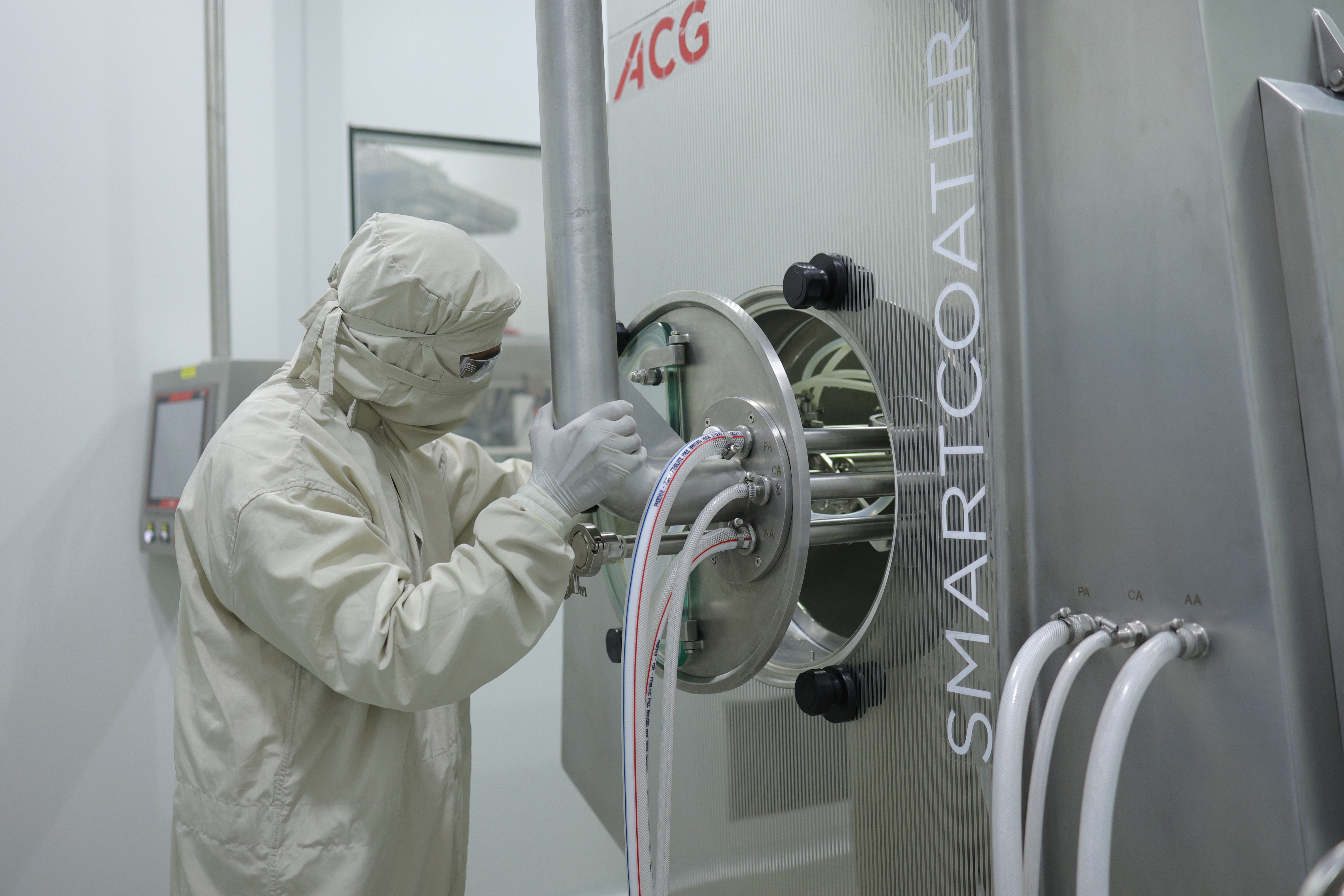Dycine Pharma facility — Smartcoater operation